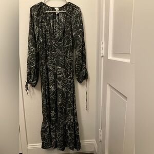 H&M Black and White Long Sleeve V-Neck Gown